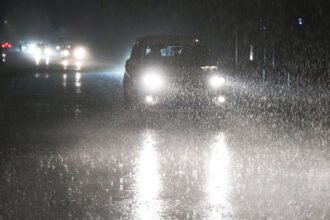 Heavy Rain, Strong Winds Lash Delhi-NCR after IMD’s Red Alert | Latest news india