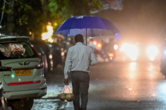 IMD Issues ‘Red Alert’ in Delhi-NCR for Next 2-3 hours, Warns of Severe Thundrstorm, Rain | Latest news india